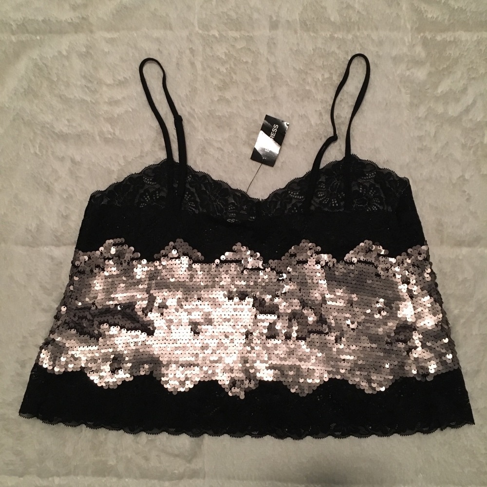 Express Crop Top - Picture 3 of 4
